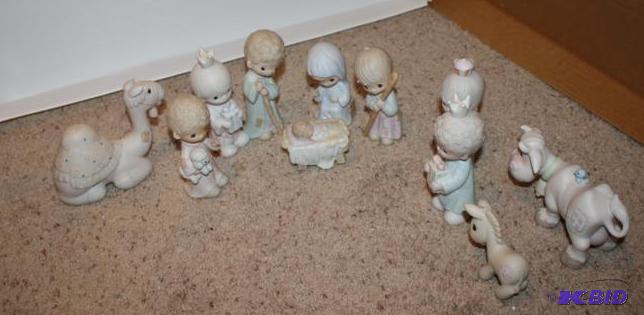 lot 240 image: Precious Moments Large Collection