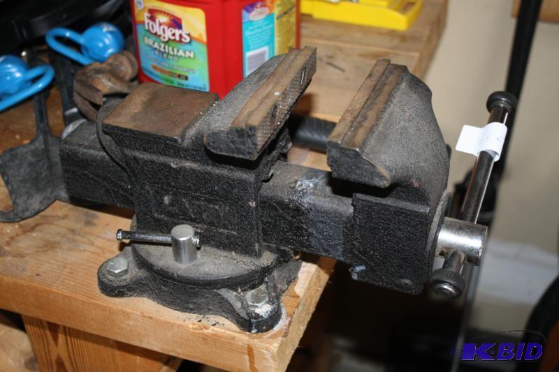 lot 256 image: Larin Bench Vise