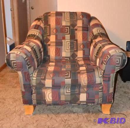 lot 26 image: Overstuffed Club Chair