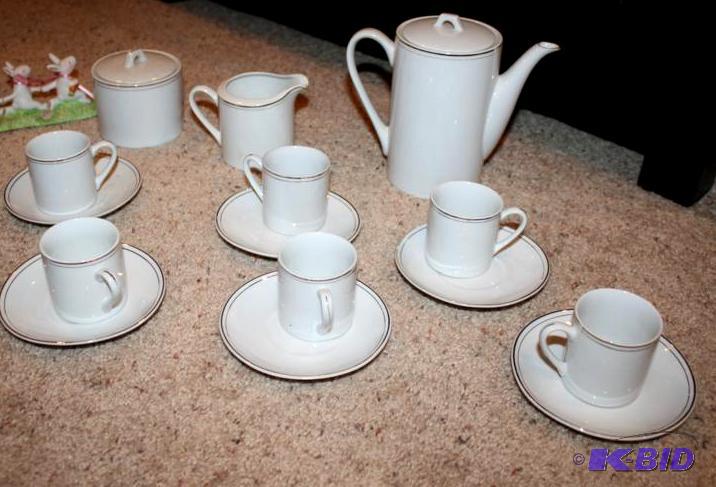 lot 261 image: Tea Set