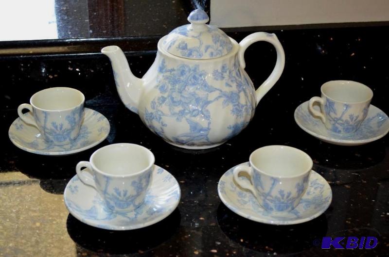 lot 313 image: Blue and White Tea Pot with Cups and Saucers