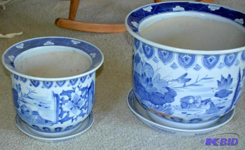 lot 320 image: Blue and White Porcelain Planters