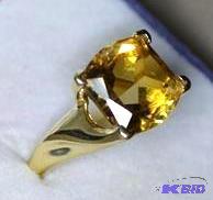 lot 7 image: 14K Gold Ring with Topaz