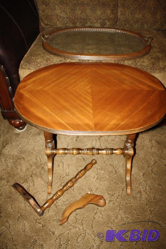 lot 80 image: Tray Table Butler