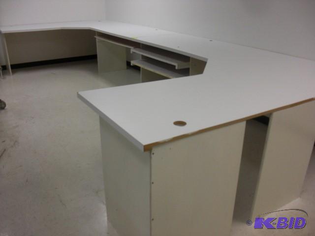lot 11 image: Horse Shoe shaped work station.. 20...