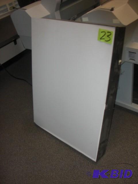 lot 23 image: Nuarc Mdel LB42T Table top light ta...