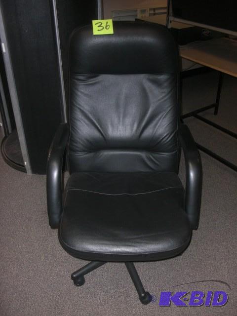 lot 36 image: Nice Desk Chair. Vinyl Arms and Bac...