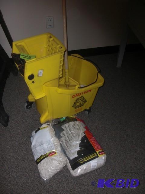 lot 45 image: Rubbermaid Mop Bucket, Mop and 4 ad...