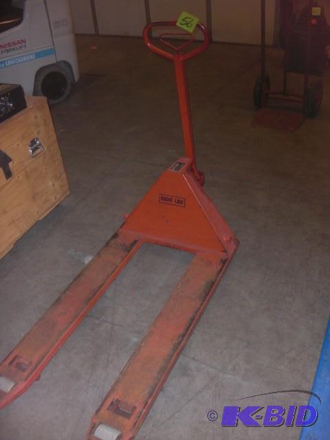 lot 56 image: Magnum Pallet Jac.. 5500 lbs...