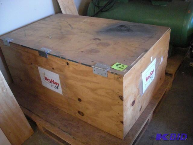 lot 82 image: Heavy Duty Plywood Storage case.. 6...