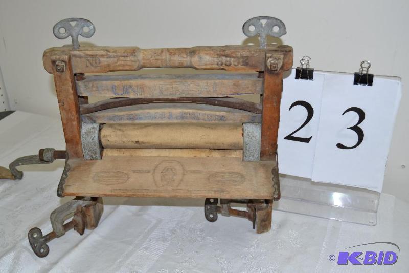 lot 23 image: Vintage clothes wringer