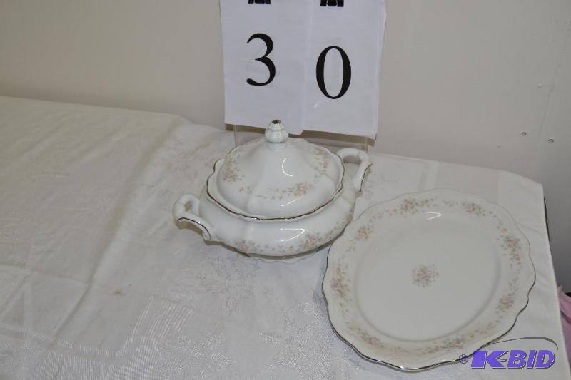 lot 30 image: Vintage dinnerware- Bavaria Germany