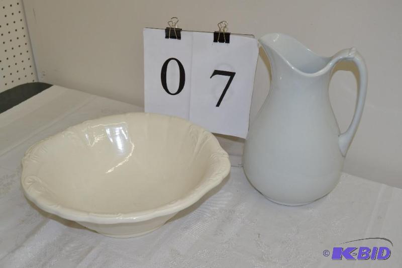 lot 7 image: Large Pitcher & basin