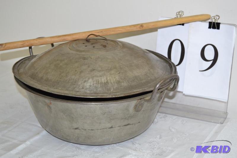 lot 9 image: Vintage Bread riser