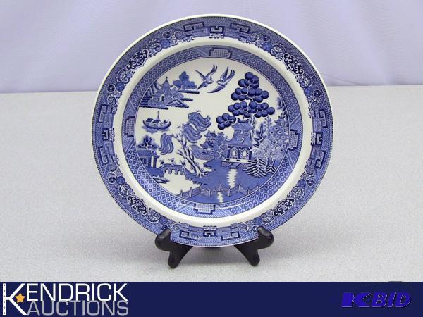 lot 132 image: Vintage Wedgwood Blue Willow Decorative Plate