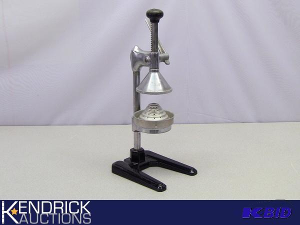 lot 139 image: Vintage Mint Condition Kitchen Juicing Press
