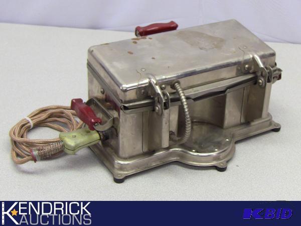 lot 140 image: Vintage Kitchen Working Panini Grill