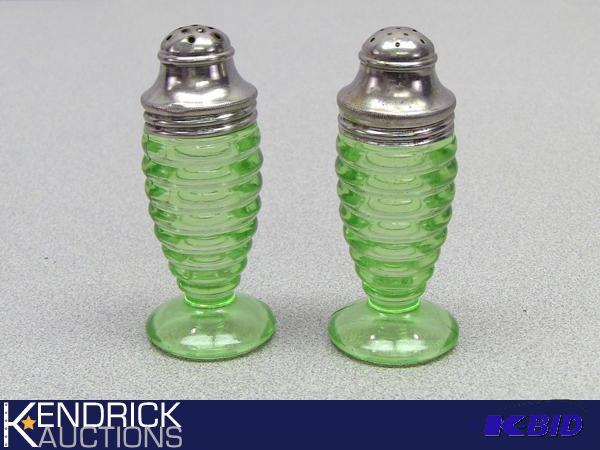 lot 142 image: Vintage Anchor Hocking Depression Glass Salt & Pepper Shakers