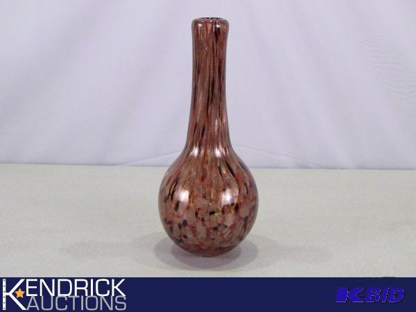 lot 144 image: Vintage Blown Art Glass Bud Vase