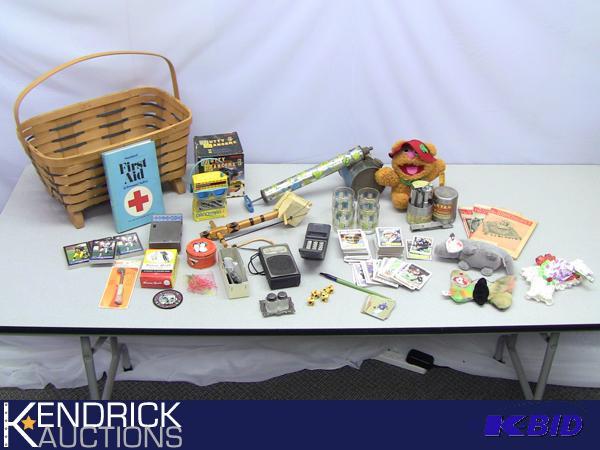lot 148 image: Various Lot of Vintage Fun For All Collectibles