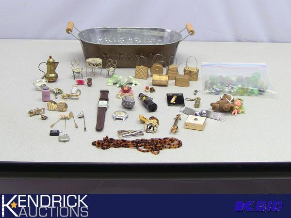 lot 149 image: Vintage Lot of Trinkets, Accessories, Marbles and More
