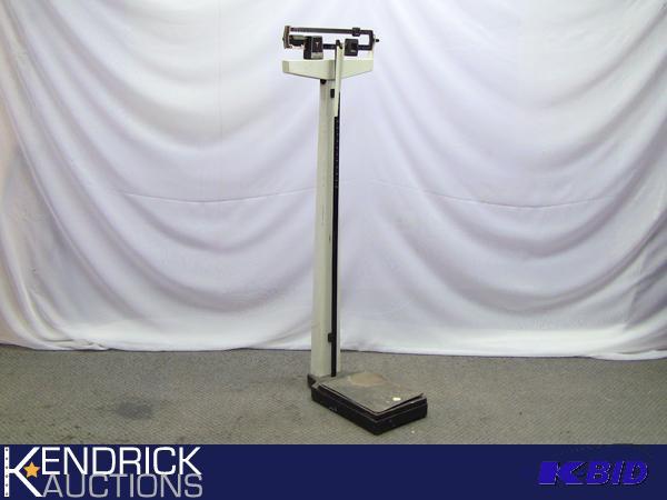 lot 18 image: Vintage Working Doctors Scale Health-O-Meter
