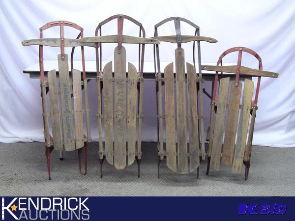 lot 42 image: Mixed Lot of 4 Vintage Sleds