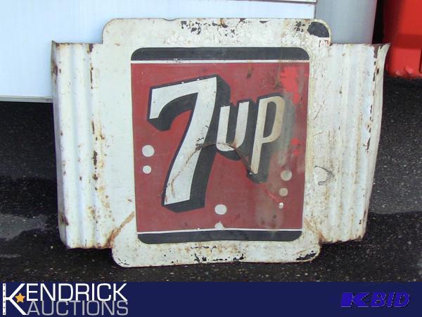 lot 6 image: Vintage Metal 7up Advertising Sign
