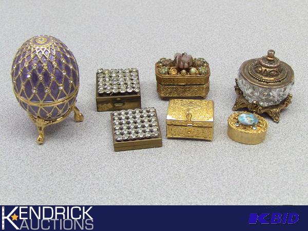 lot 74 image: Vintage Trinket Box Collection