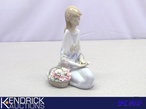 lot 79 image: Lladro Flowers Song #1007607