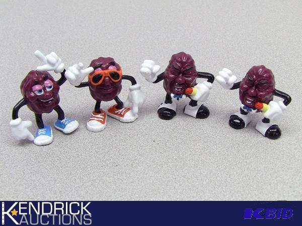 lot 86 image: Vintage California Raisin Figures