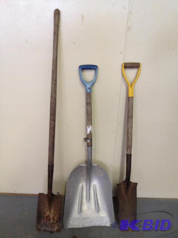 lot 16 image: 3 Shovels