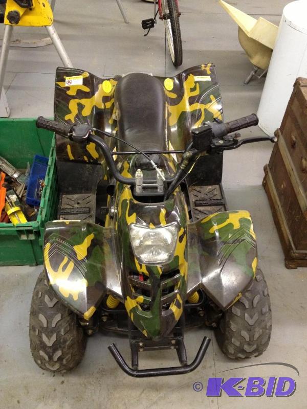 lot 2 image: 2006 72cc Kids 4 Wheeler