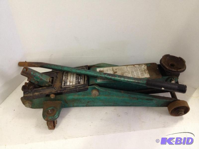 lot 22 image: Sears 2 Ton Hydraulic Floor Jack
