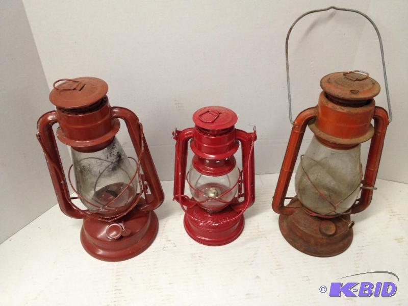 lot 23 image: 3 Vintage Tin Oil Lamps