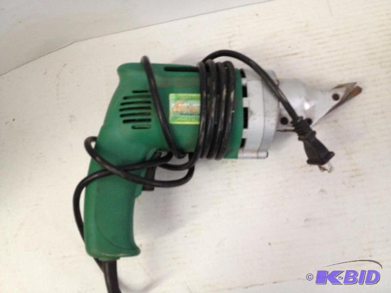 lot 39 image: Grizzly H5503 Electric Sheet Metal Shear