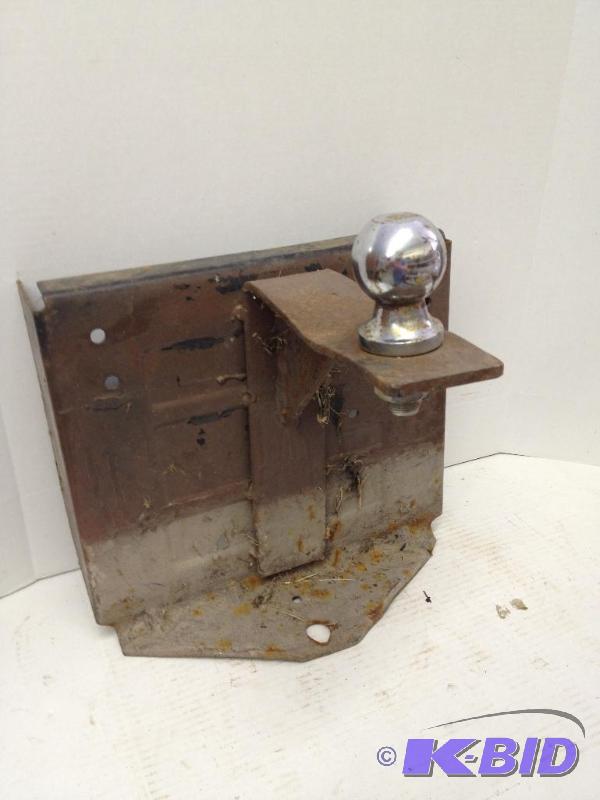 lot 43 image: Small Equipment Hitch Attachment