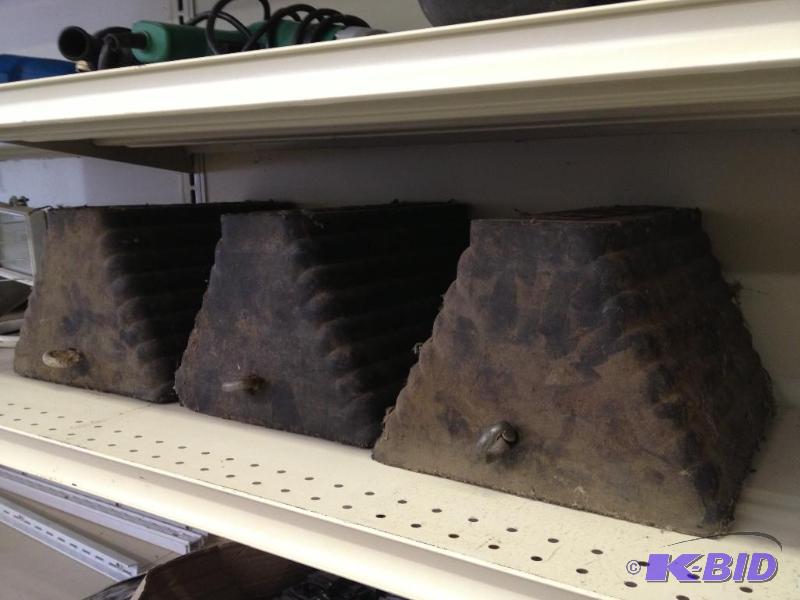 lot 57 image: Set of 3 Tire Chocks