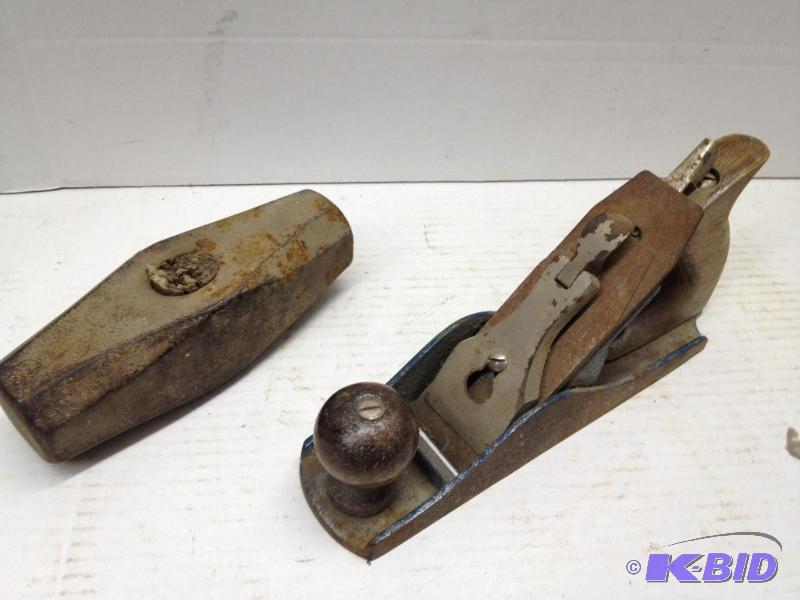 lot 60 image: Vintage Plane and Sledge Hammer Head