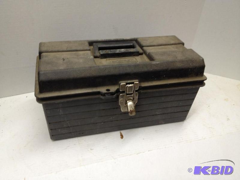 lot 63 image: Tool Box  Screwdrivers