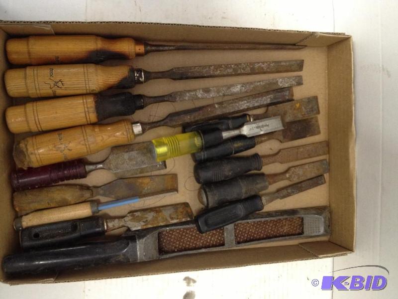 lot 84 image: Assorted Woodworking Chisels