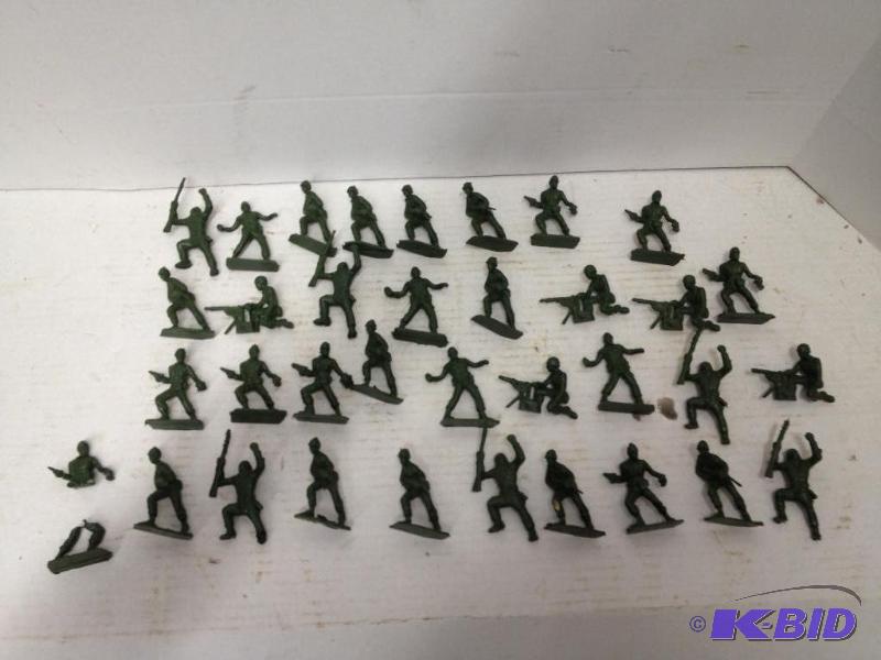 lot 89 image: Lot of Small Green Plastic Soldiers