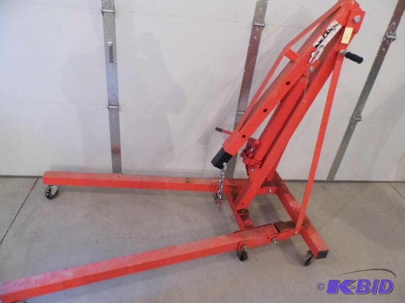lot 16 image: 2 Ton Folding Hydralic Shop Crane