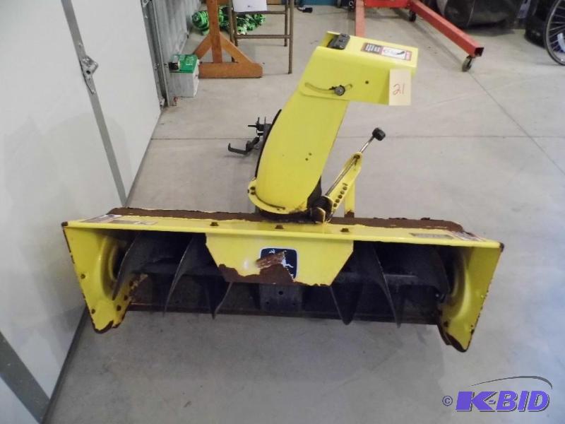 lot 21 image: John Deere 42 Snow Thrower