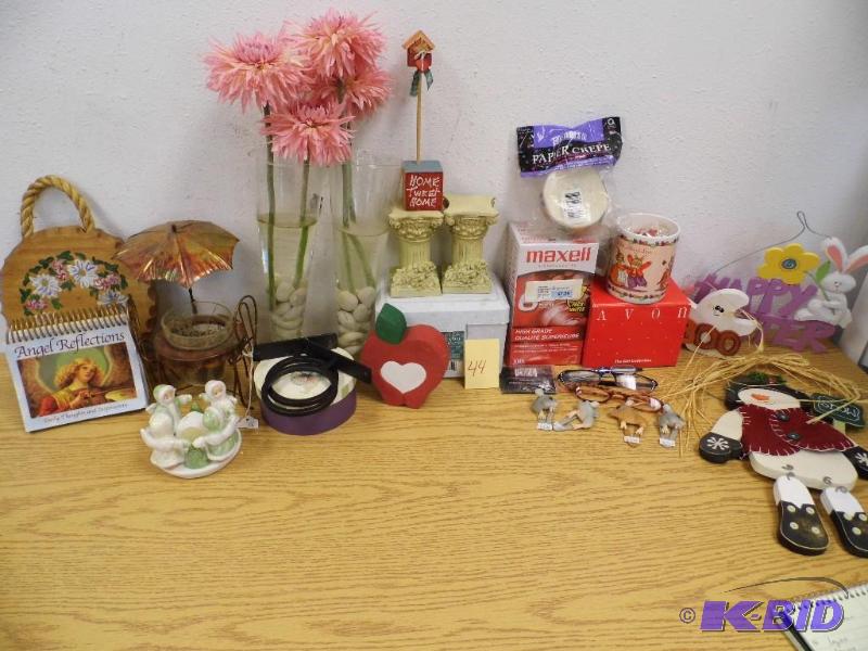 lot 44 image: Lot of Misc with Holiday Items