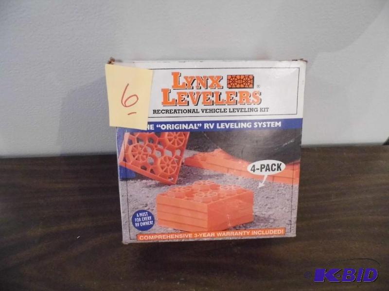 lot 6 image: Lynx Levelers