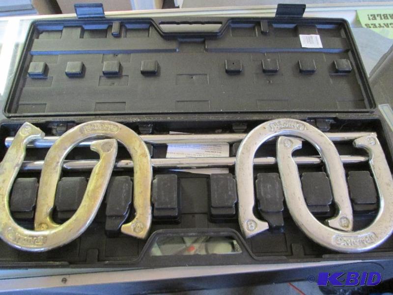 lot 102 image: Spalding horseshoe set with case...