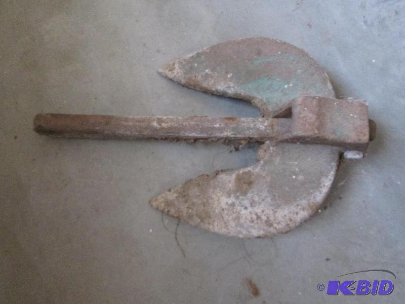 lot 108 image: Iron hitch...