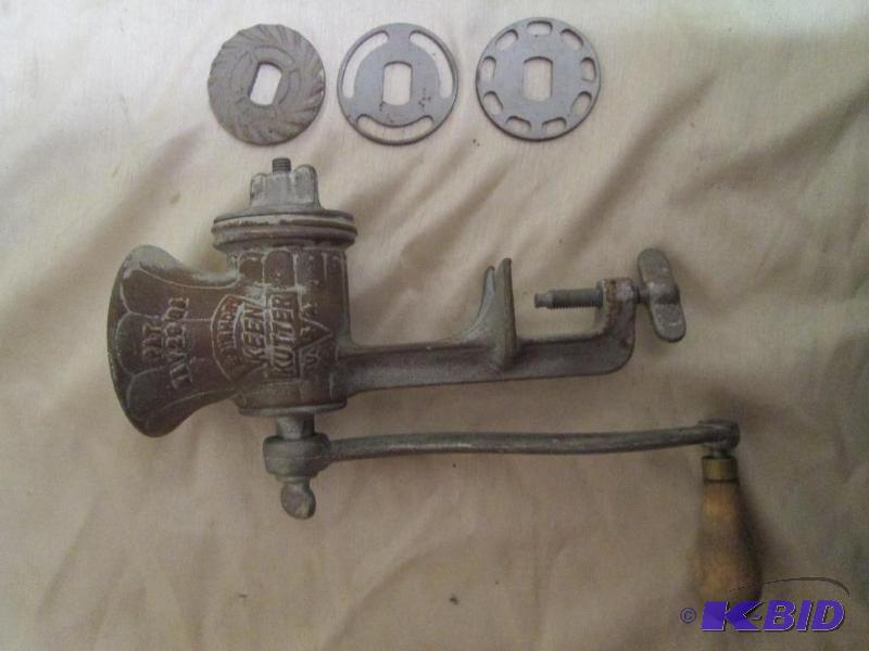 lot 114 image: Keen Kutter grinder with extra cutt...