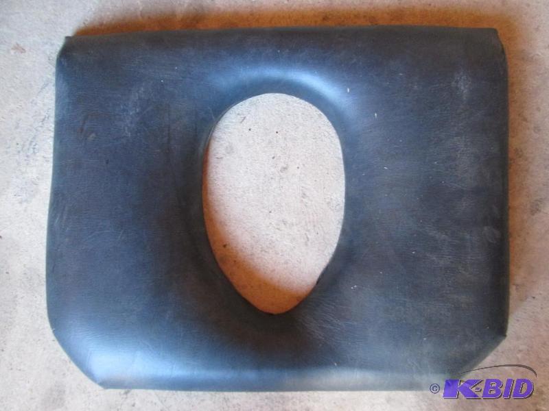 lot 125 image: Padded seat cover for portable toil...